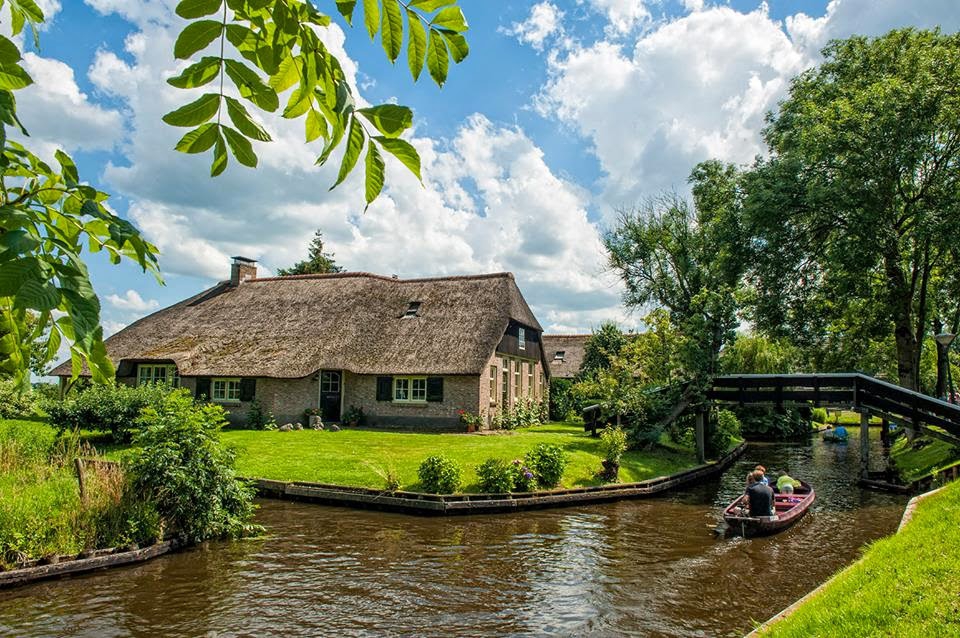 Giethoorn, Netherlands - Beautiful places. Best places in the world