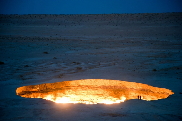 Darvaza gas crater, Turkmenistan - Beautiful places. Best places in the ...